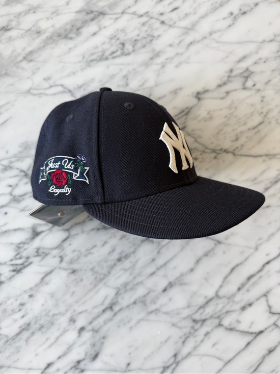 Kith x New Era Yankees 59FIFTY Low Profile Fitted Hat 7 1/8